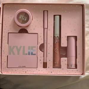 Kylie cosmetics makeup